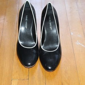 CLASSIC BLACK HEELS - NINE WEST